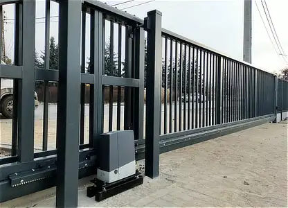 Alfen, siłownik roger zintegrowany ze słupkiem, ogrodzenie, aluminiowe